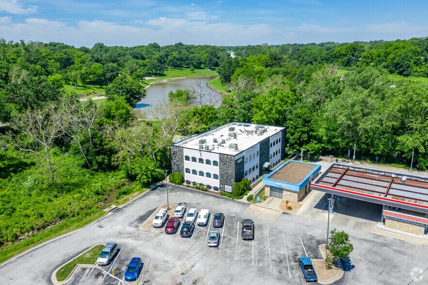 More Photos Of 4420 NE Chouteau Tfwy, Kansas City Medical For Lease
