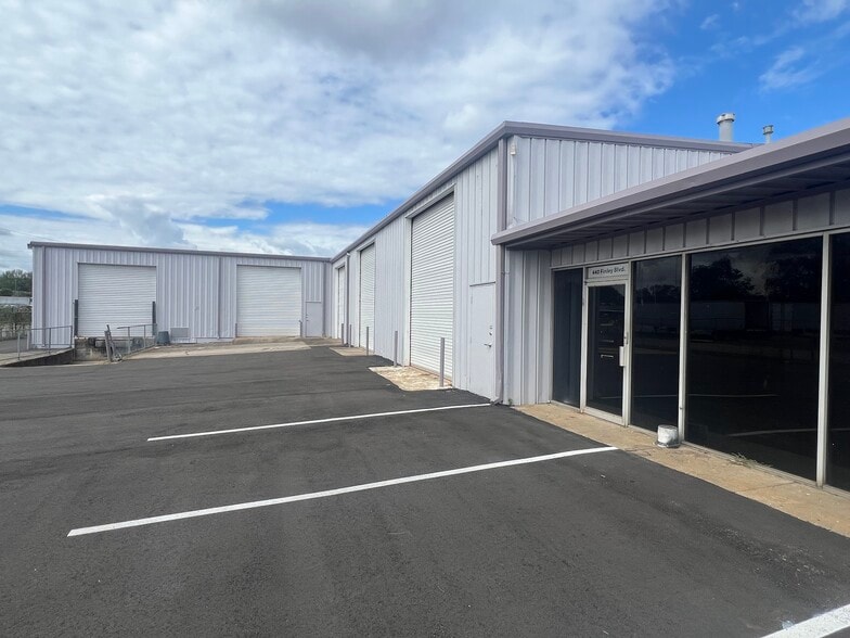 More Photos Of 440 Finley Blvd, Birmingham Distribution For Lease