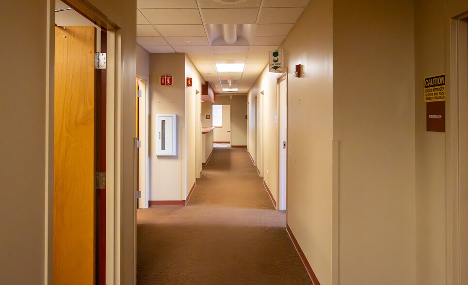 More Photos Of 204 E Prairie, Marengo Business Park For Lease