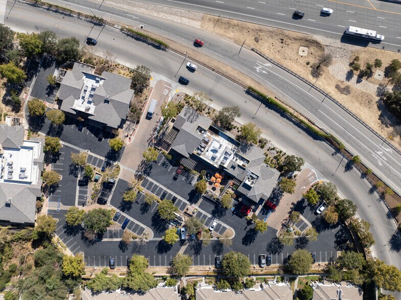 More Photos Of 29105-29125 Canwood St, Agoura Hills Restaurant For Lease