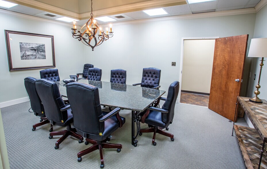 More Photos Of 1111 Hillcrest Rd, Mobile Office For Lease