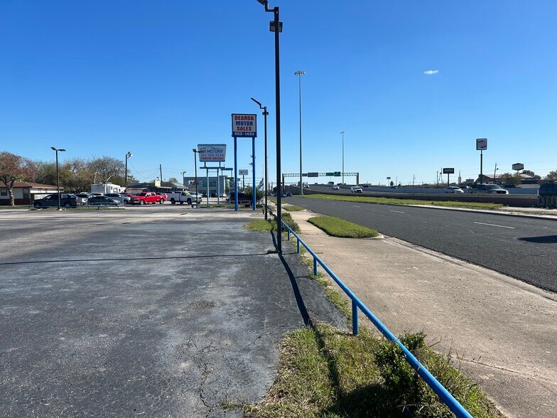More Photos Of 3420 S Padre Island Dr, Corpus Christi Auto Dealership For Lease