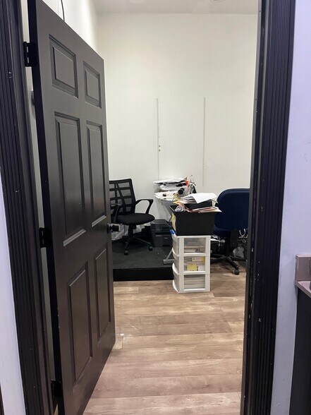 More Photos Of 2324-2326 E 44th St, Indianapolis Warehouse For Lease