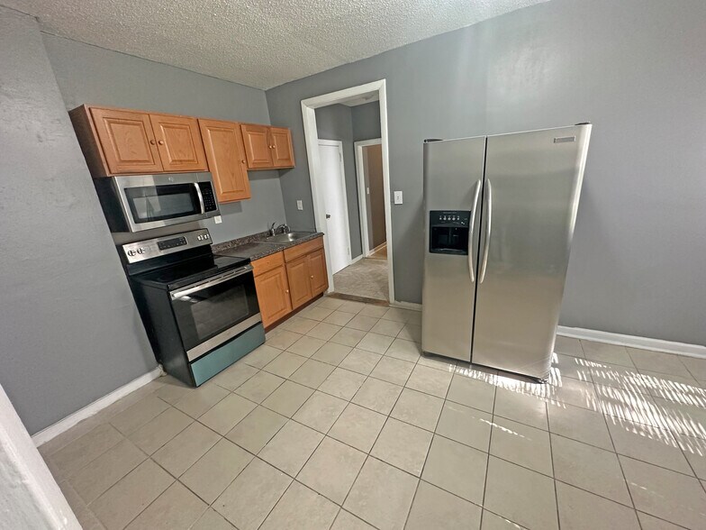 More Photos Of 256-258 Mather St, Hartford Apartments For Sale