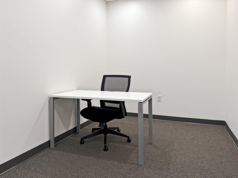 More Photos Of 1225 W 25th St, Norfolk Coworking Space