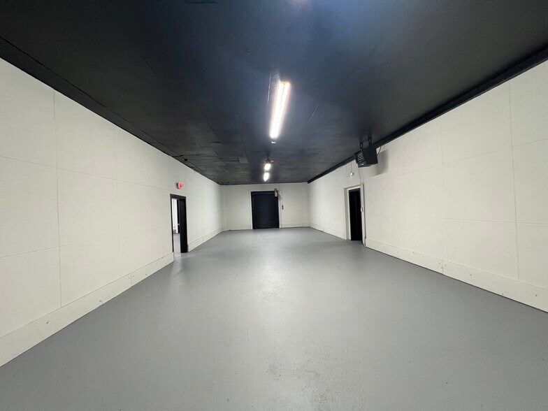More Photos Of 2810 W Saratoga St, Baltimore Warehouse For Sale