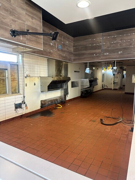 More Photos Of 1017 W Main St, Peoria Freestanding For Sale