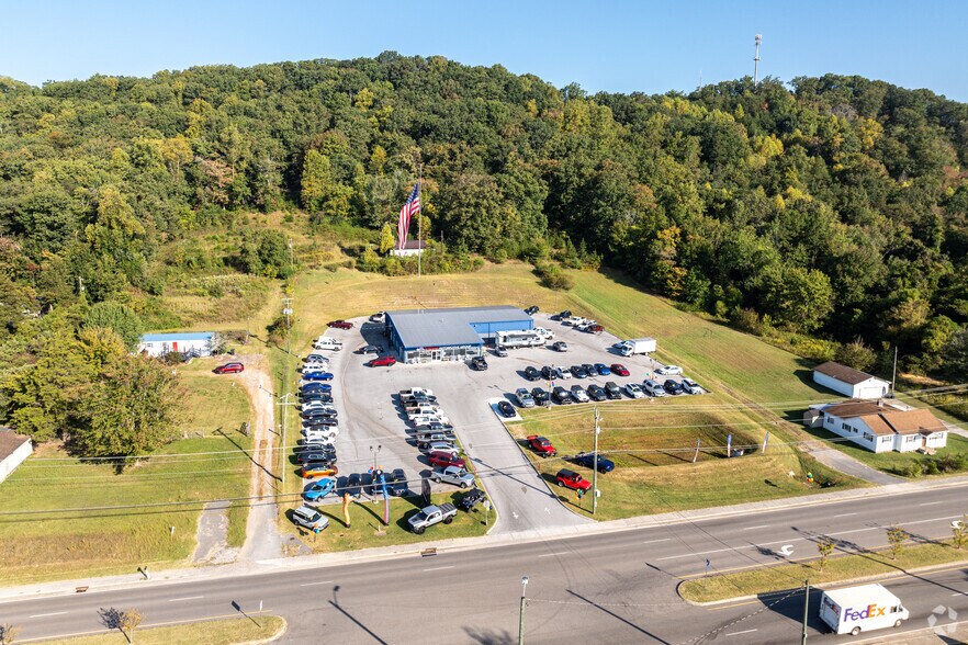 More Photos Of 905 Callahan Dr, Knoxville Auto Repair For Sale