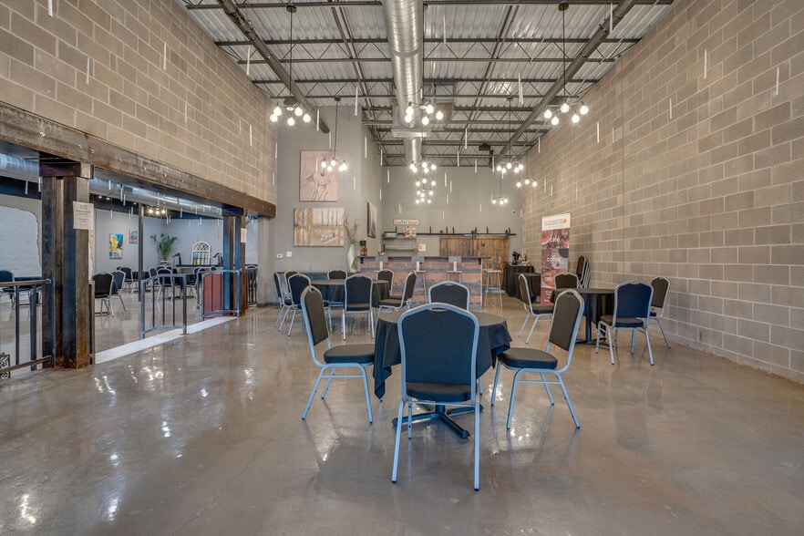 More Photos Of 109-111 S Main St, Irving Restaurant For Sale