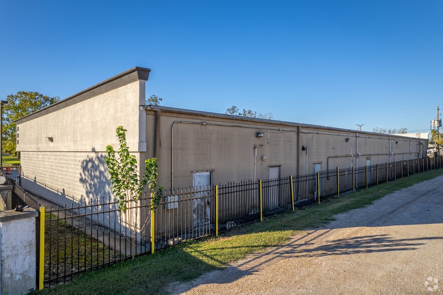 More Photos Of 4217 Tidwell Rd, Houston Storefront For Sale