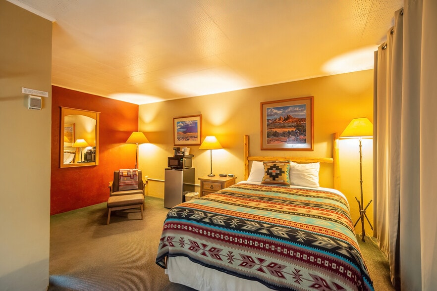 More Photos Of 627 Sudderth Dr, Ruidoso Hotel For Sale