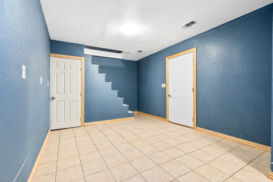 More Photos Of 103 W Main St, Itasca Storefront Retail Office For Lease