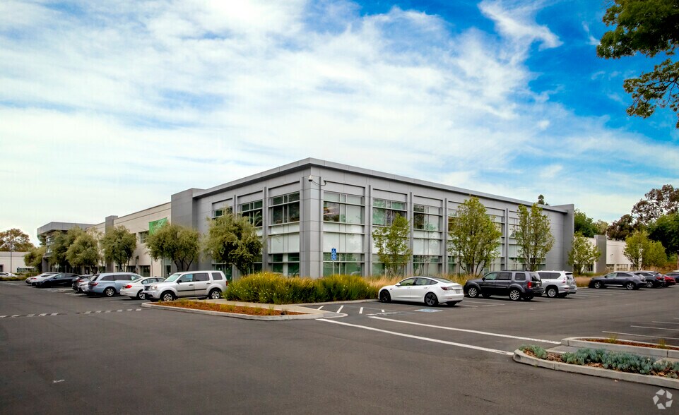 More Photos Of 399 W Trimble Rd, San Jose Research And Development For Lease