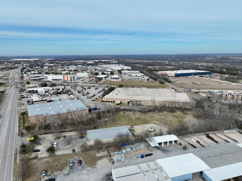More Photos Of 902 N McDonald St, McKinney Industrial For Lease