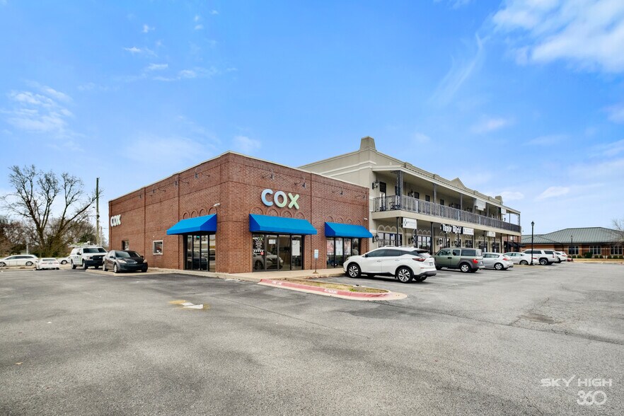 More Photos Of 201 SW 14th St, Bentonville Unknown For Lease