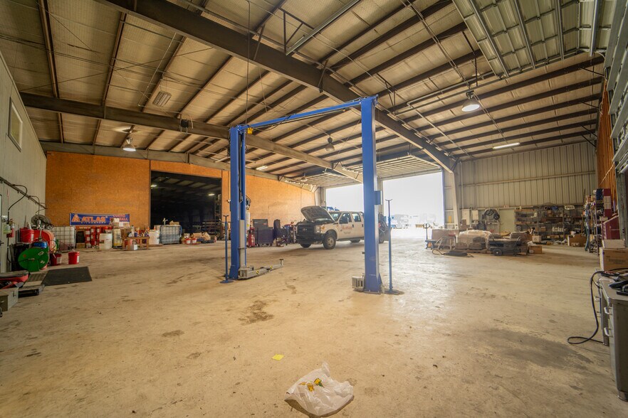 More Photos Of 808 Bob White Rd, Victoria Warehouse For Sale