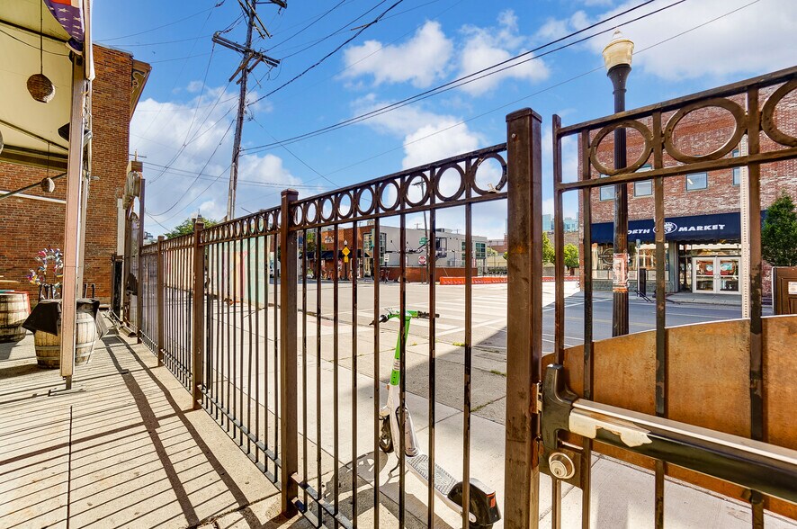More Photos Of 491 Park St, Columbus Bar For Lease