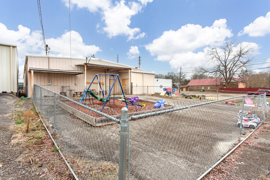 More Photos Of 702 Wilmer Ave, Anniston Office For Sale