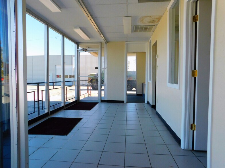 More Photos Of 202 W Gore Blvd, Lawton Auto Dealership For Sale