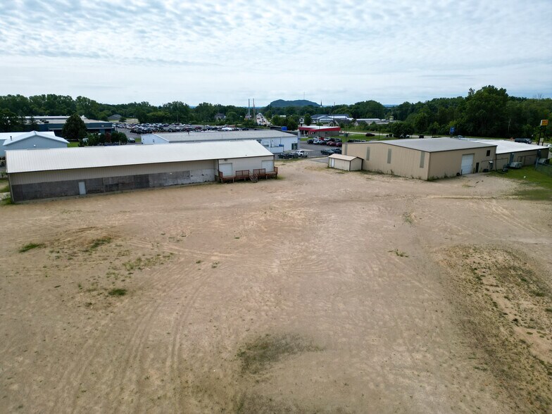 More Photos Of 804 N Union St, Mauston Freestanding For Lease