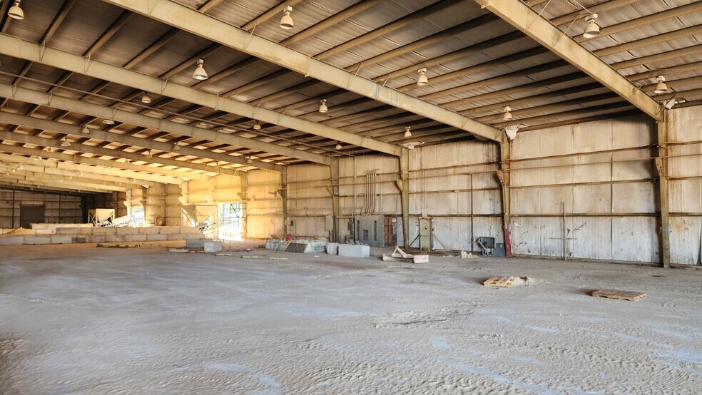 More Photos Of 325 Liberty Ln, Grand Cane Warehouse For Lease