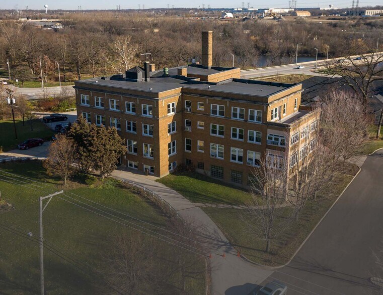 Primary Photo Of 1329 N Lake St, Aurora Correctional Facility For Sale