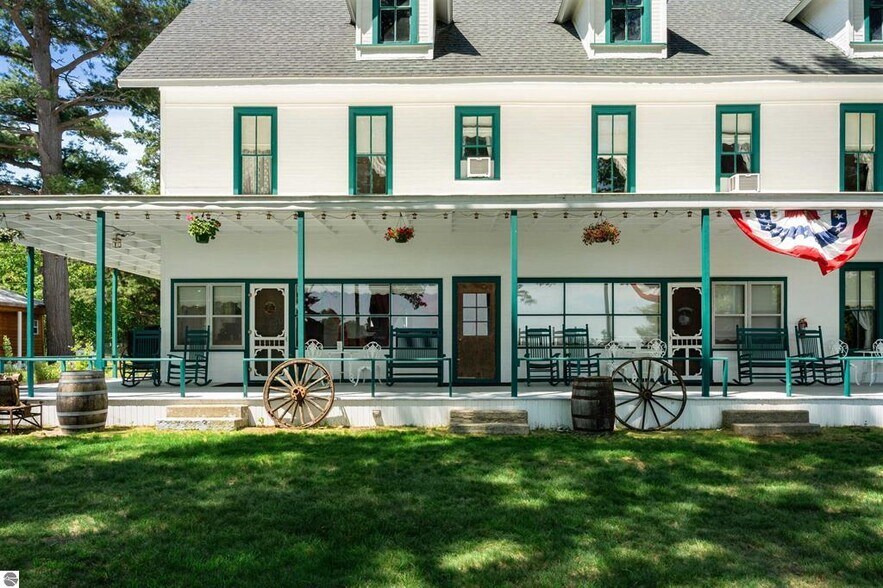 More Photos Of 18599 Mission Rd, Traverse City Hotel For Sale