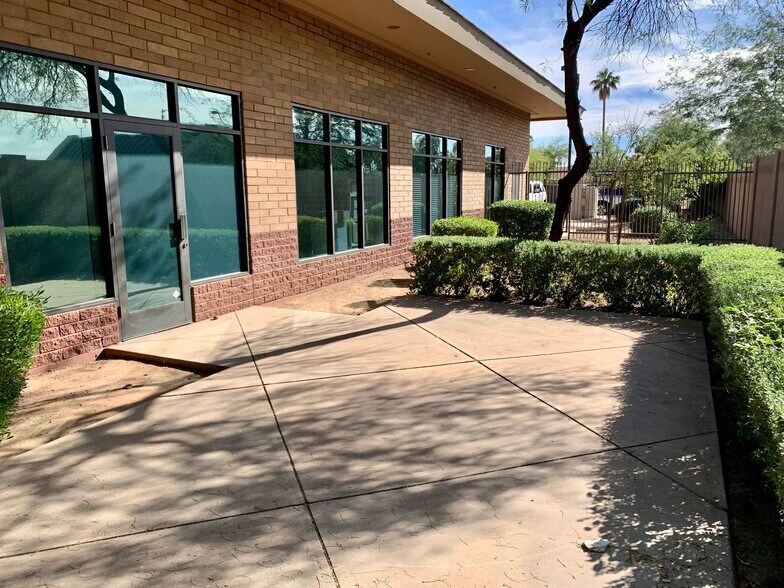 More Photos Of 2050 S Cottonwood Dr, Tempe Medical For Lease