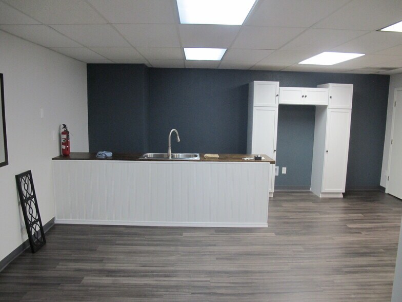 More Photos Of 204 N Main Ave, Republic Office For Sale