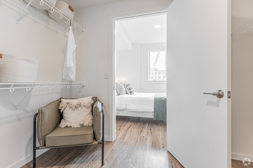 More Photos Of 1378 NW 18th Ave, Portland Apartments For Lease