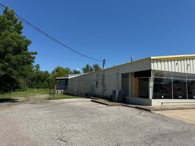More Photos Of 3827 Midland Blvd, Fort Smith Freestanding For Sale