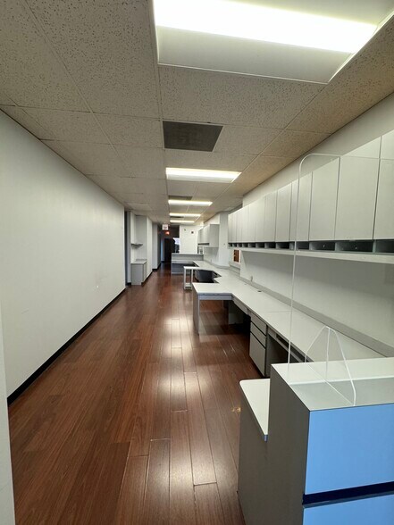 More Photos Of 121 S Wilke Rd, Arlington Heights Medical For Lease