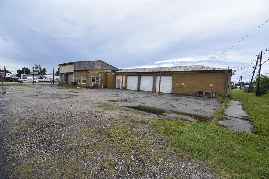 More Photos Of 621 W Main St, La Porte Warehouse For Lease