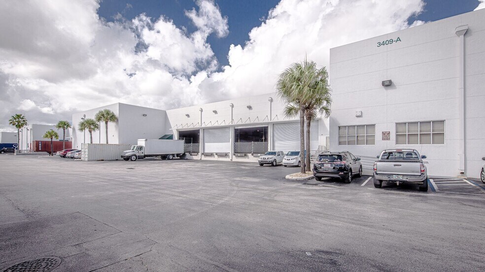 More Photos Of 3399 NW 72nd Ave, Miami Unknown For Lease