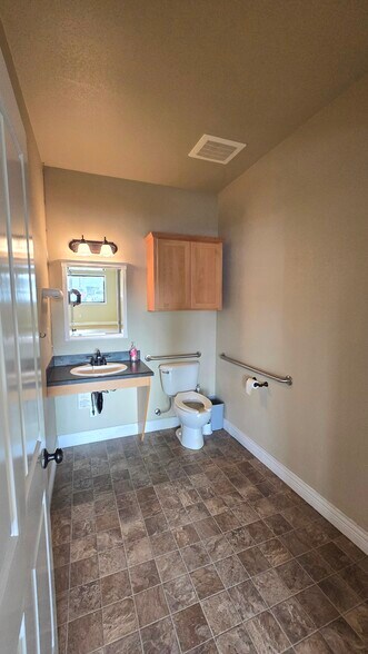 More Photos Of 2815 Laverne Ave, Klamath Falls Flex For Sale