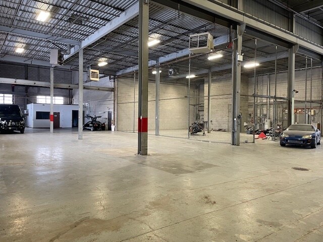 More Photos Of 543 W Algonquin Rd, Arlington Heights Warehouse For Sale