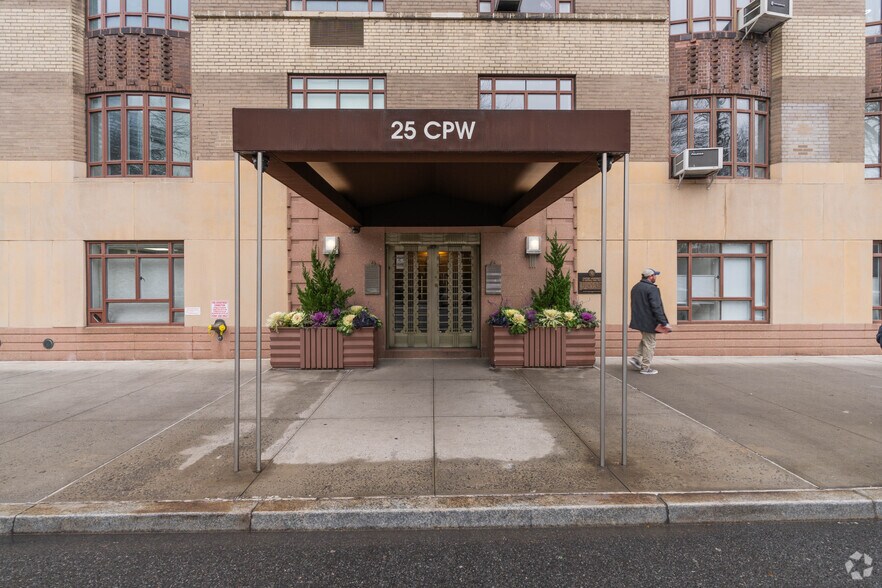 More Photos Of 25 Central Park W, New York Apartments For Lease