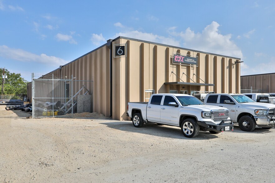 More Photos Of 4728 Goldfield, San Antonio Unknown For Lease