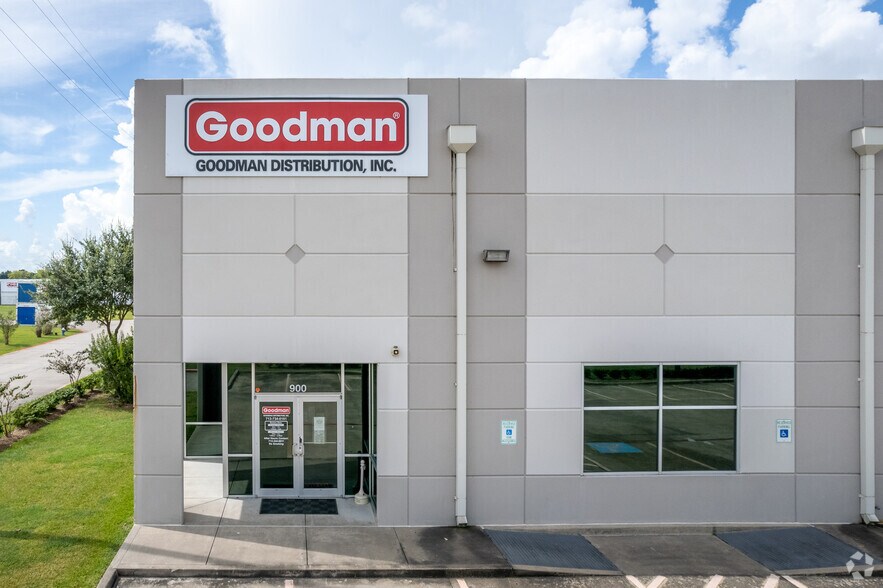 More Photos Of 3430 S Sam Houston Pkwy E, Houston Warehouse For Lease