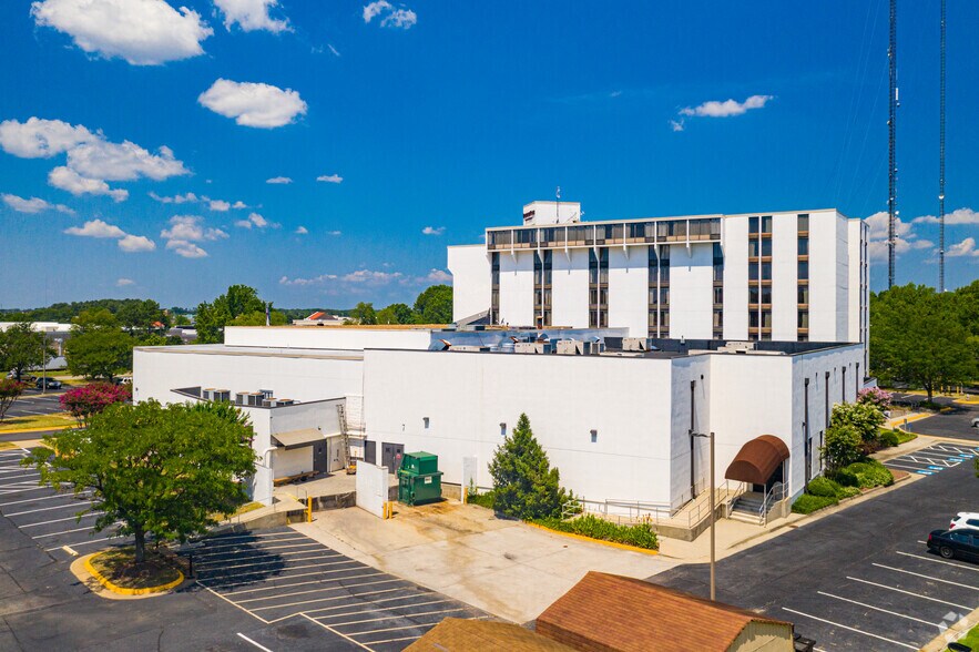 More Photos Of 1021 Koger Center Blvd, Bon Air Hotel For Lease