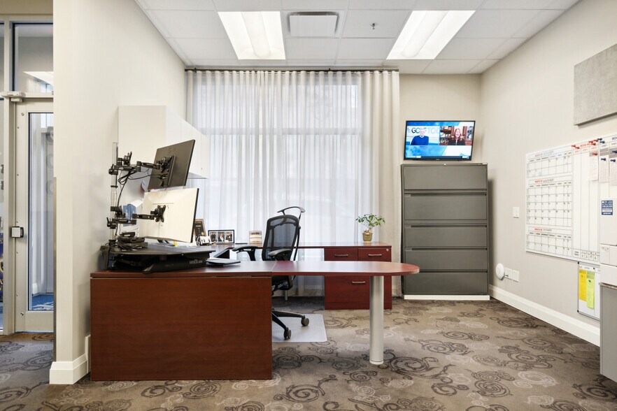 More Photos Of 934 6 Av SW, Calgary Storefront Retail Office For Lease