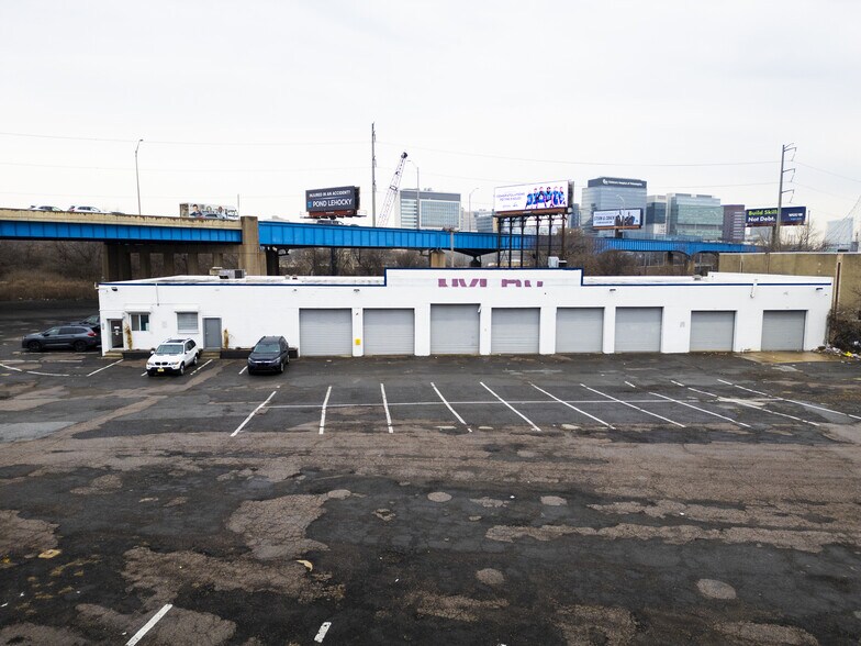 More Photos Of 3111 Grays Ferry Ave, Philadelphia Service For Sale