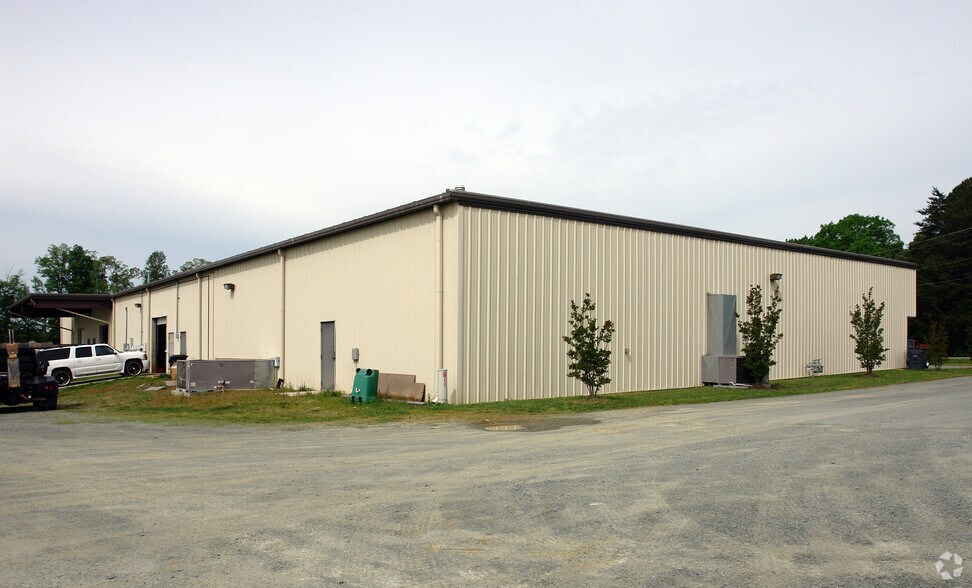 More Photos Of 1001 Springwood Ave, Gibsonville Warehouse For Lease