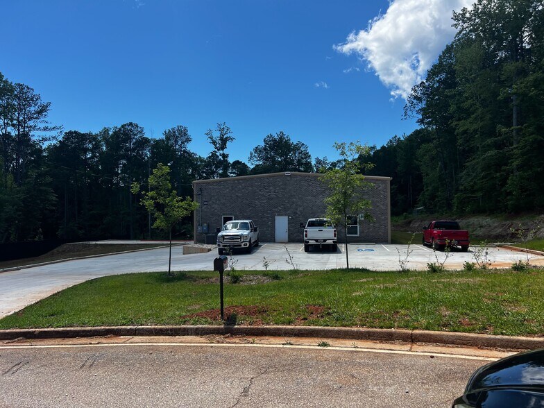 More Photos Of 1890 Jason Industrial Parkway, Winston Distribution For Sale