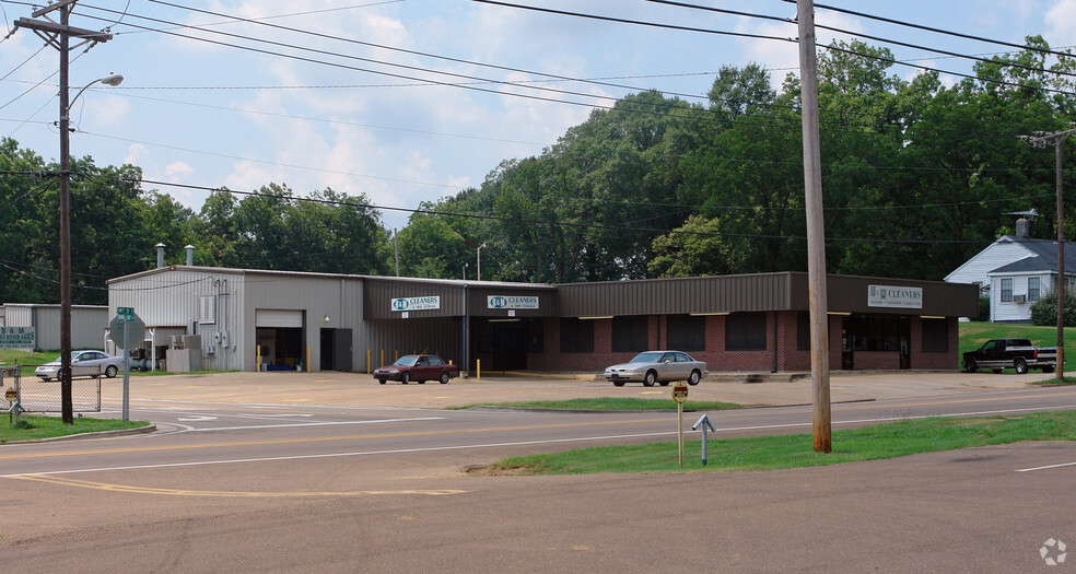 Primary Photo Of 4073 Highway 51 S, Senatobia Storefront Retail Office For Lease