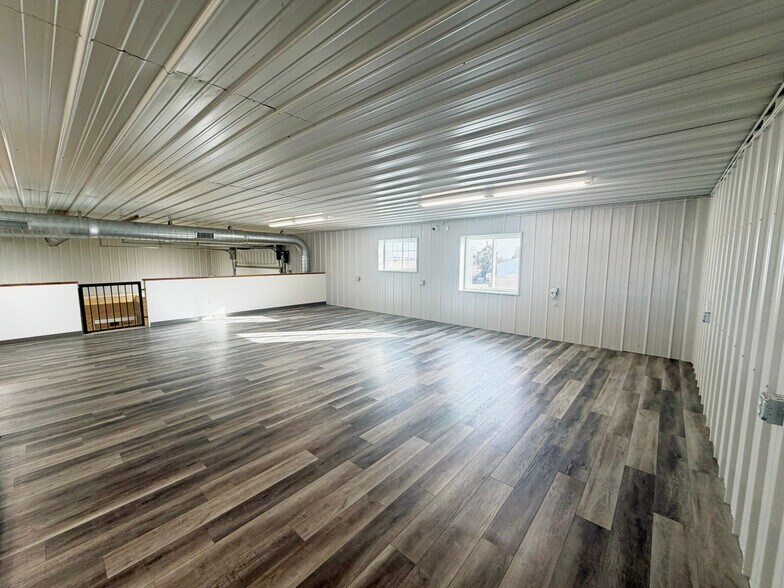 More Photos Of 1415 E Railroad St, Laurel Warehouse For Lease