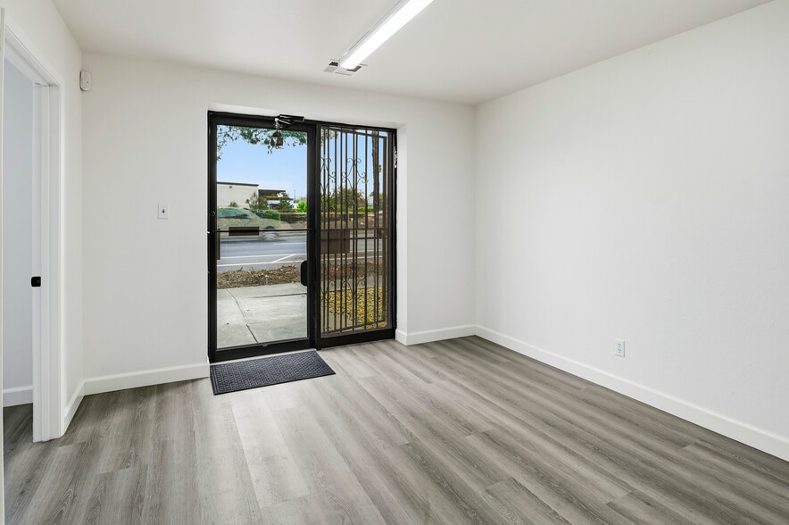 More Photos Of 593 Industrial Pky, Hayward Warehouse For Sale
