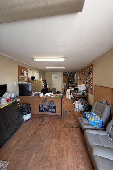 More Photos Of 6911 GA-72, Colbert Specialty For Sale