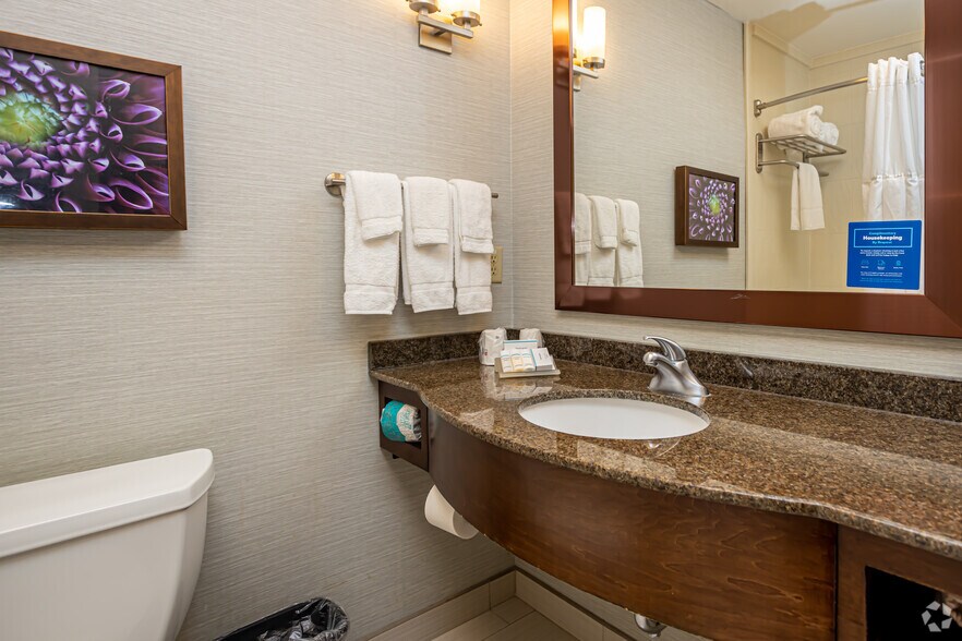 More Photos Of 350 Holiday Square Blvd, Covington Hotel For Sale