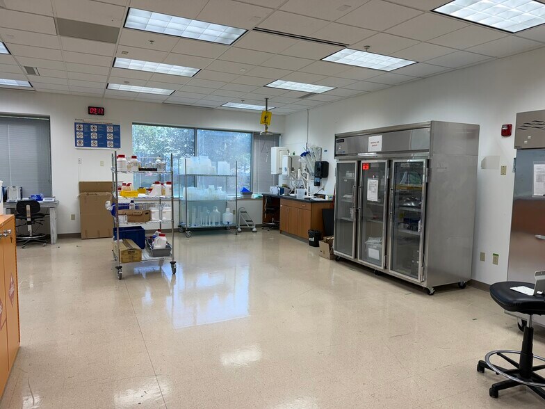 More Photos Of 15 Missouri Research Park Dr, Saint Charles Office For Sale